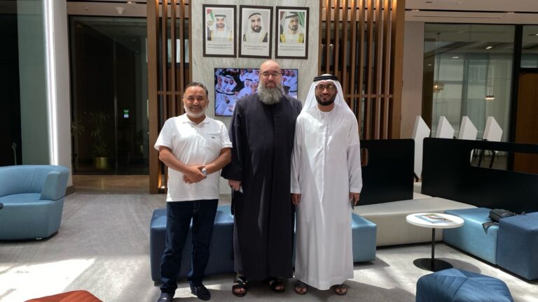 ChileHalal en Emiratos Arabes Unidos con equipo de la Gulftic