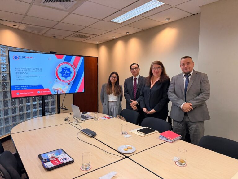 Equipo de PROMPERÚ (Ministerio de Comercio Exterior y Turismo del Perú) en capacitación por ChileHalal